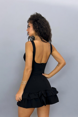 Vestido Elegante con Detalles de Volantes